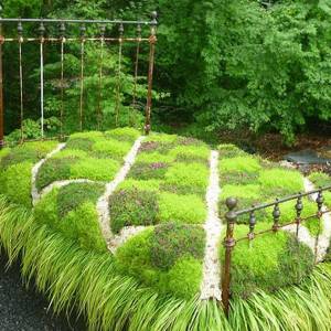 Cover-Bed-made-of-flowers-and-grass